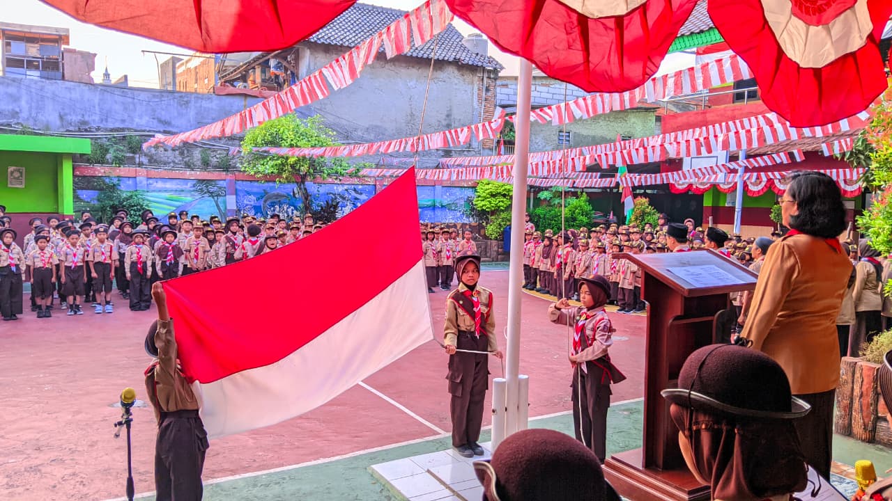 UPACARA PERINGATAN HARI PRAMUKA KE-65 SDN GROGOL SELATAN 17